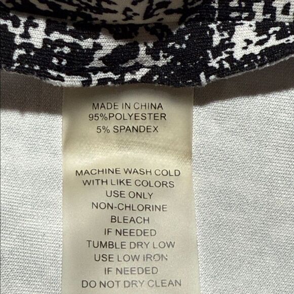 Vince Camuto Cropped Tank Top - Picture 6 of 6